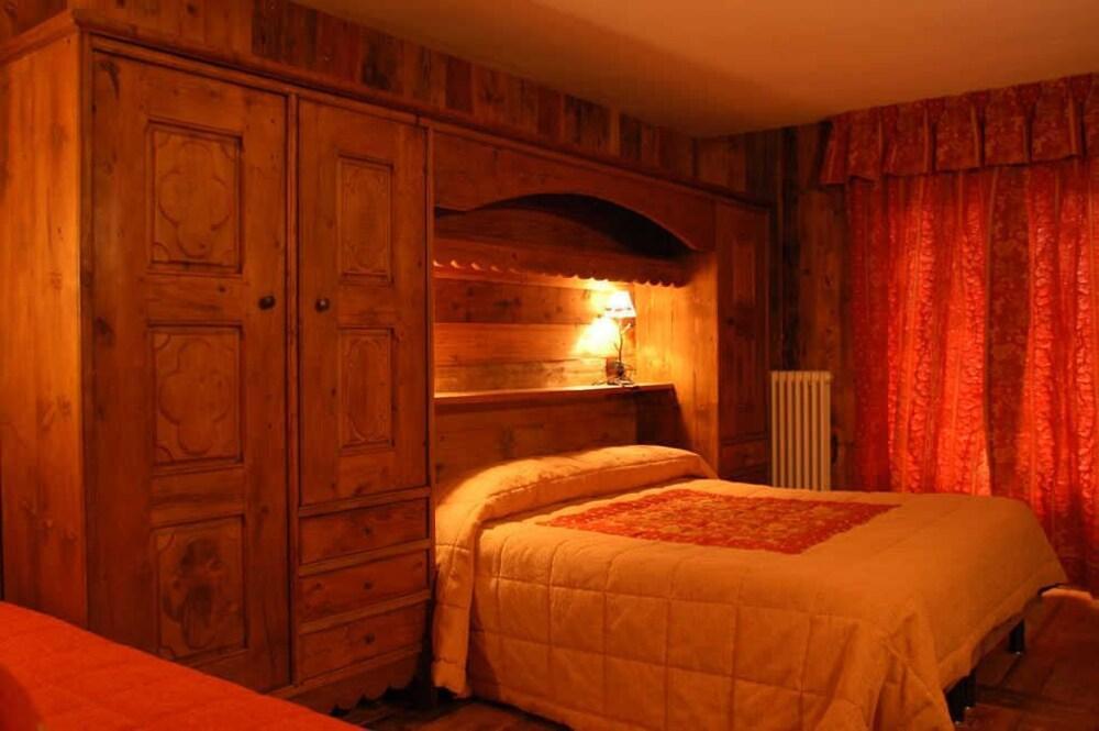 La Madonnina Del Gran Paradiso Wellness Hotel Конье Экстерьер фото
