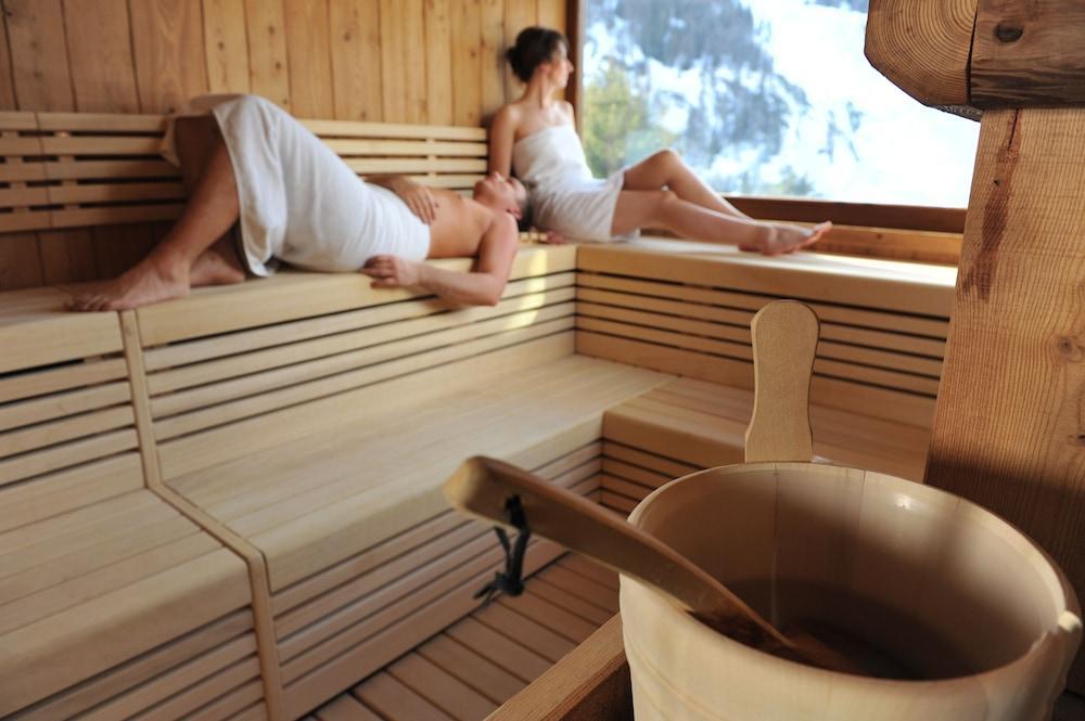 La Madonnina Del Gran Paradiso Wellness Hotel Конье Экстерьер фото
