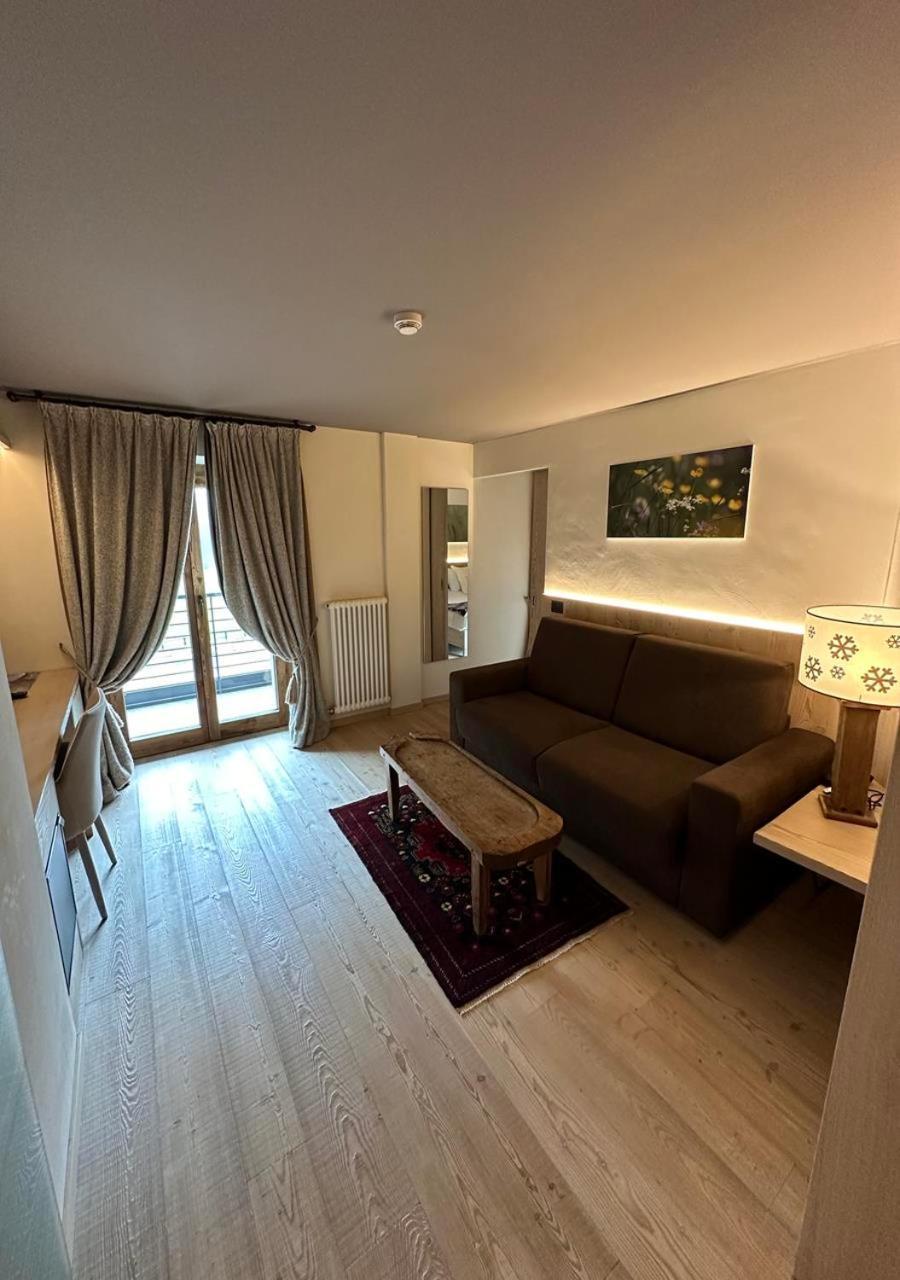 La Madonnina Del Gran Paradiso Wellness Hotel Конье Экстерьер фото