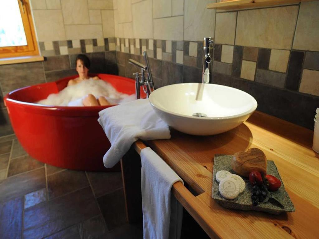 La Madonnina Del Gran Paradiso Wellness Hotel Конье Экстерьер фото