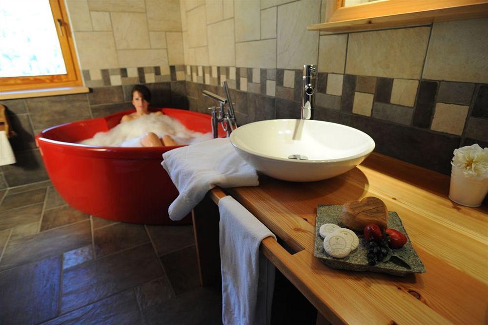La Madonnina Del Gran Paradiso Wellness Hotel Конье Экстерьер фото