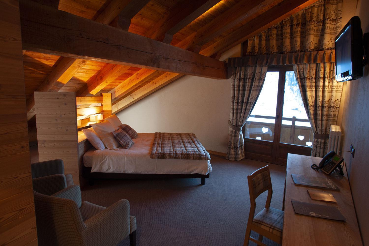 La Madonnina Del Gran Paradiso Wellness Hotel Конье Экстерьер фото
